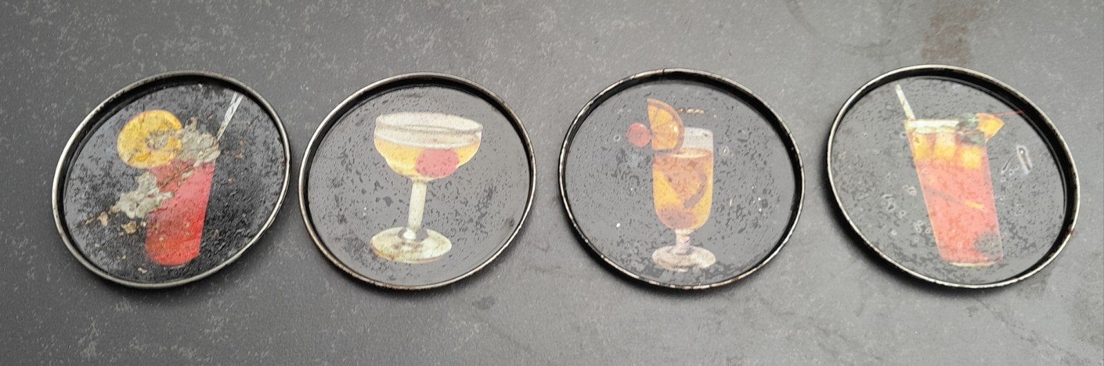 Vintage onderzetters met tekst., Huis en Inrichting, Woonaccessoires | Onderzetters, Ophalen of Verzenden, Glasonderzetter, Gebruikt
