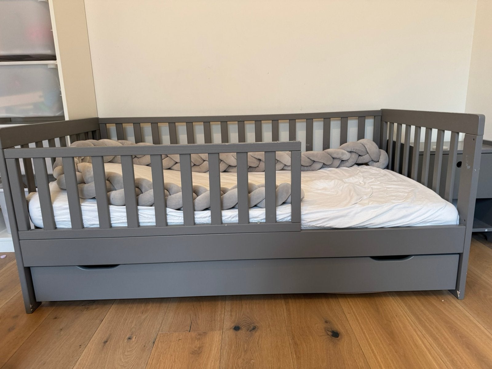 Peuterbed met lade + nachtkasje van Petit Amélie, Kinderen en Baby's, Ophalen, Gebruikt
