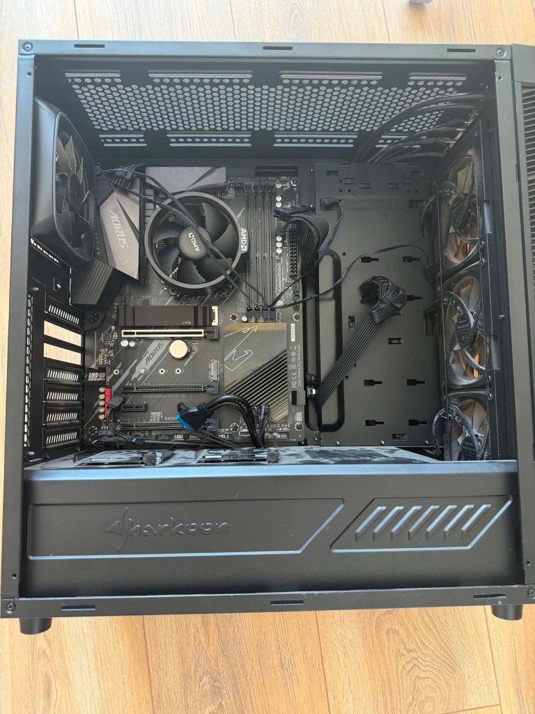 Ordinateur de bureau de jeu (Entrée/MID), Informatique & Logiciels, Ordinateurs de bureau, Utilisé, Gaming, Custom build, Moins de 4 GB