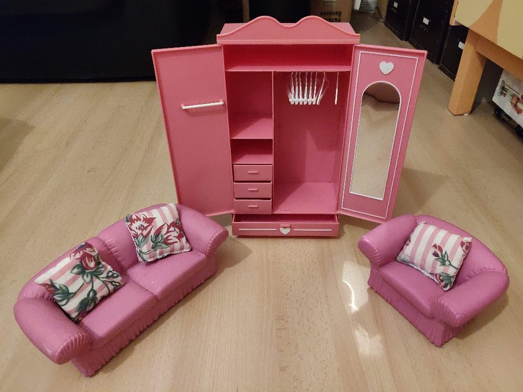 Barbie sofa's + kleerkast, Kinderen en Baby's, Speelgoed | Poppen, Ophalen, Gebruikt, Barbie