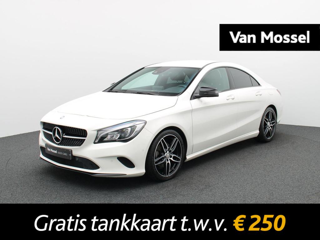Mercedes-Benz CLA 200 Coupé + LEDER + CARPLAY + NIGHTPAKKET, Auto's, Stof, Gebruikt, 4 cilinders, 1600 cc