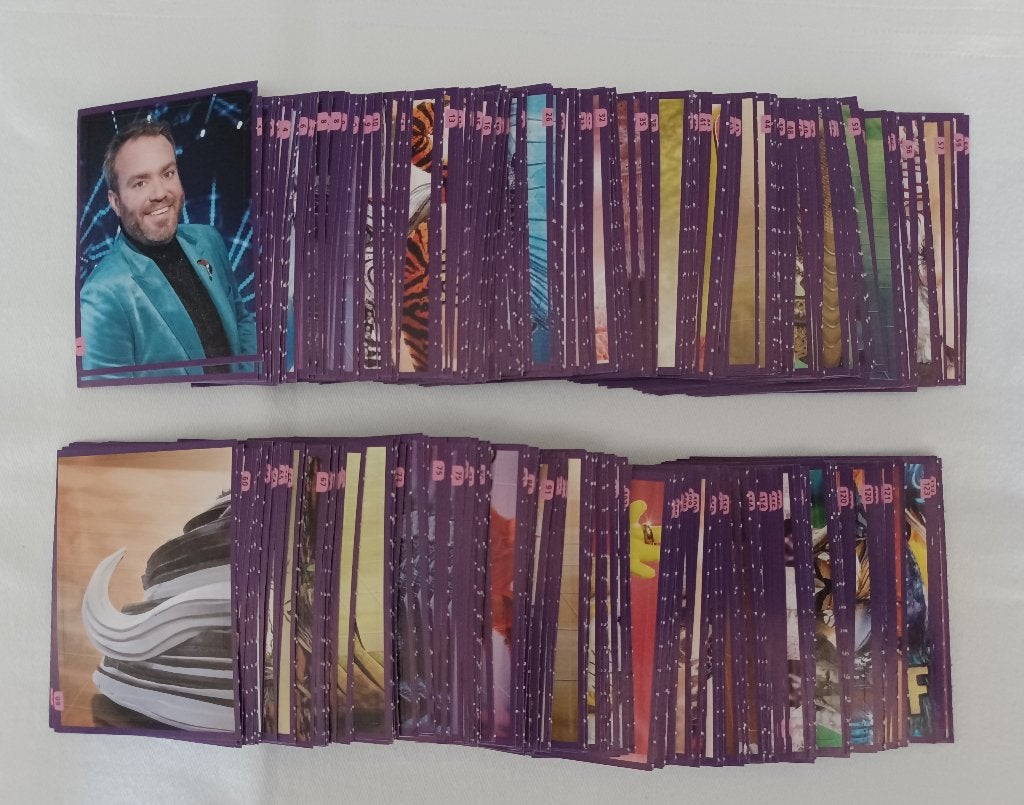 399 stickers The Masked Singer (2024), Ophalen of Verzenden, Zo goed als nieuw, Meerdere stickers