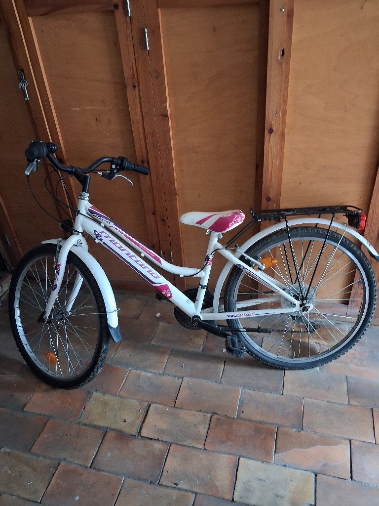 Fiets voor meisje van +/- 9 jaar, normaal postuur, Fietsen en Brommers, Ophalen, Zo goed als nieuw, Montana