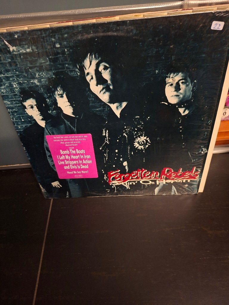 lp - forgotten rebels - surfin on heroin - bak 6, Autres genres, Pochette photo, Enlèvement ou Envoi, Comme neuf
