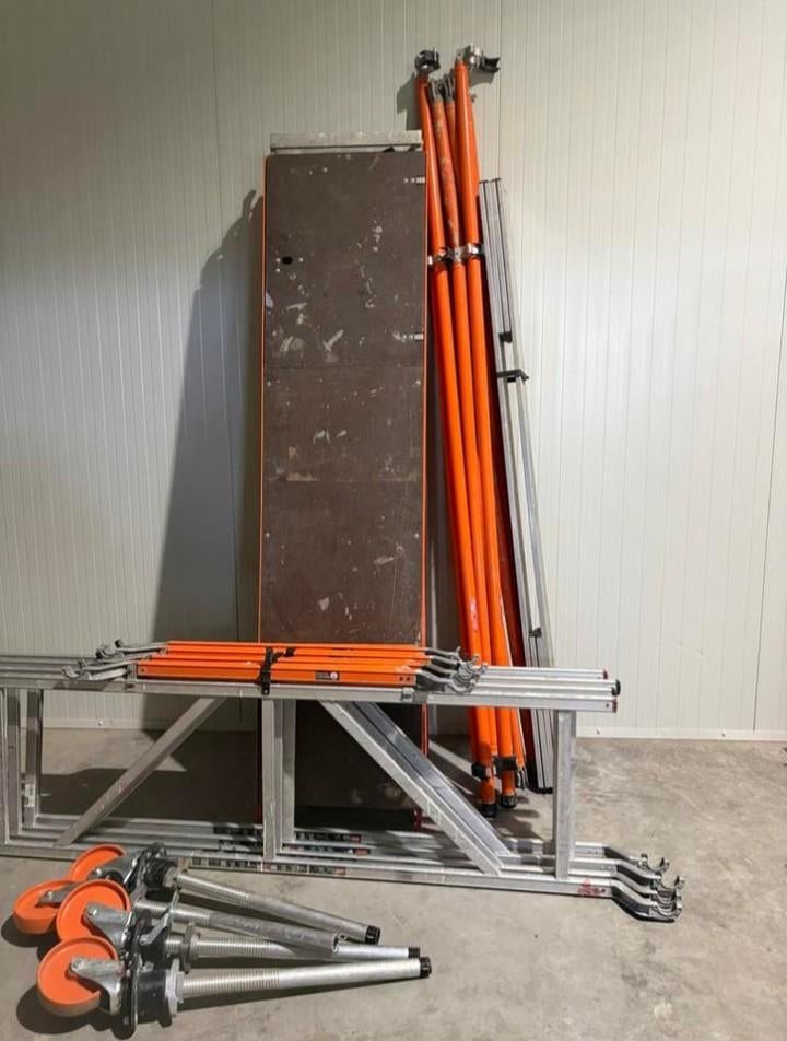 Échafaudage mobile ALTREX (large) de 10,2 m en bon état., Bricolage & Construction, Échafaudages, Enlèvement, Utilisé, Échafaudage fixe ou roulant