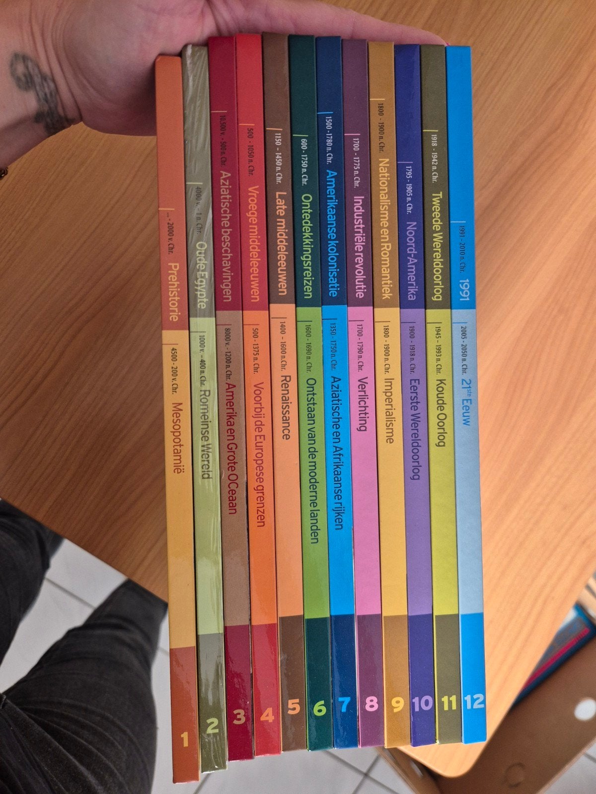 histoire du monde 12 volumes, Enlèvement