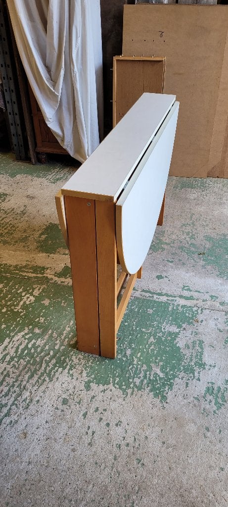 Table pliante blanche, Quatre personnes, 100 à 150 cm, Enlèvement, Utilisé