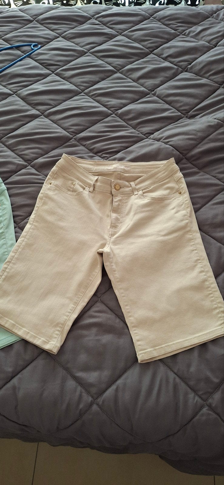 2 bermuda's dames PARAMI, Ophalen, Maat 38/40 (M)
