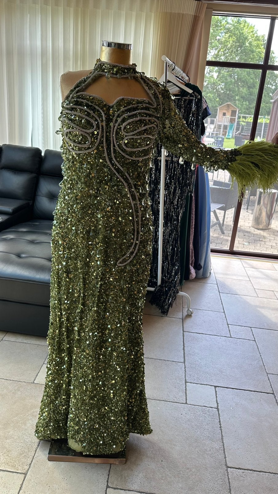 Belle robe de soirée vert kaki, pièce unique, Enlèvement, Comme neuf, Vert