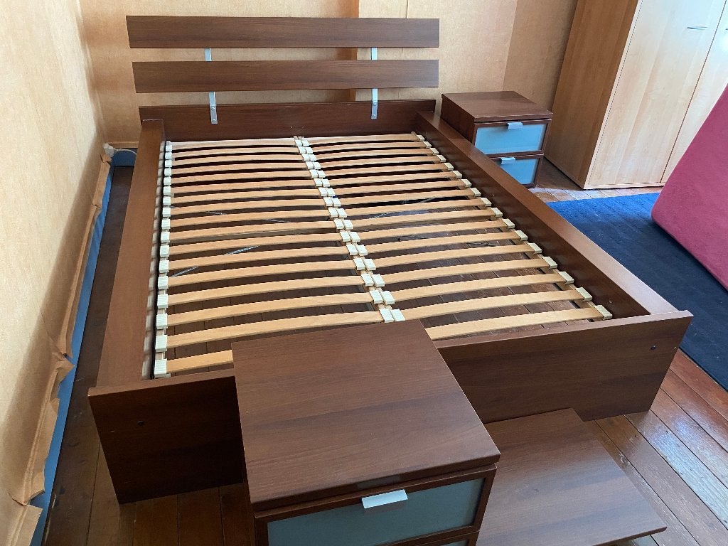 Bed met twee nachtkastjes, Huis en Inrichting, Slaapkamer | Bedden, Ophalen, Gebruikt, Bruin, 140 cm