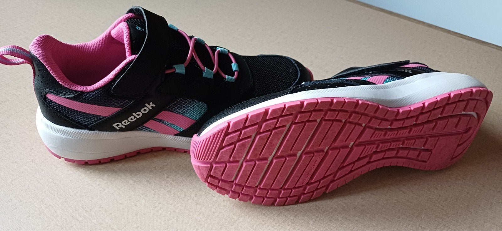 Basket Reebok enfant 34 neuve, Sport en Fitness, Ophalen, Nieuw, Reebok