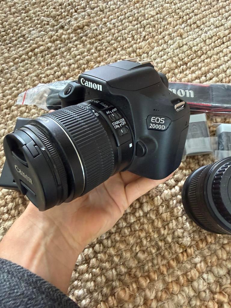 Canon eos 2000d neuf ! + accesoires neuf !, Audio, Tv en Foto, Ophalen, Nieuw, Canon