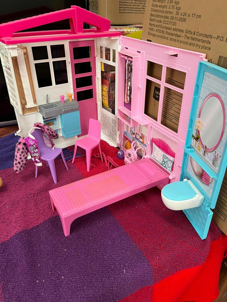 Barbiehuis mini met toebehoren, Kinderen en Baby's, Speelgoed | Poppenhuizen, Ophalen of Verzenden, Zo goed als nieuw