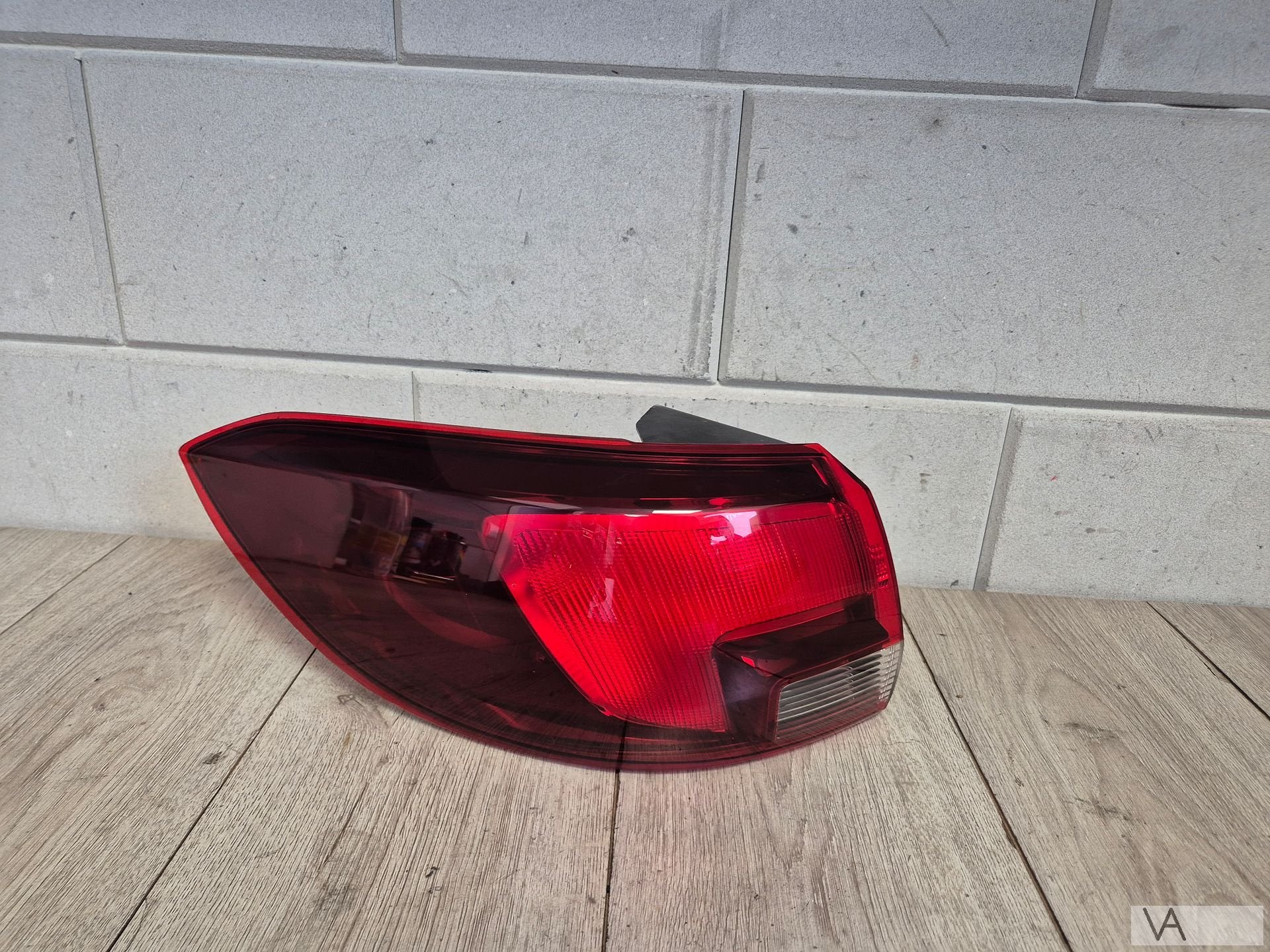 Achterlicht links van Opel Astra K station 2015 - 2021 €40, Gebruikt, -, -, Opel