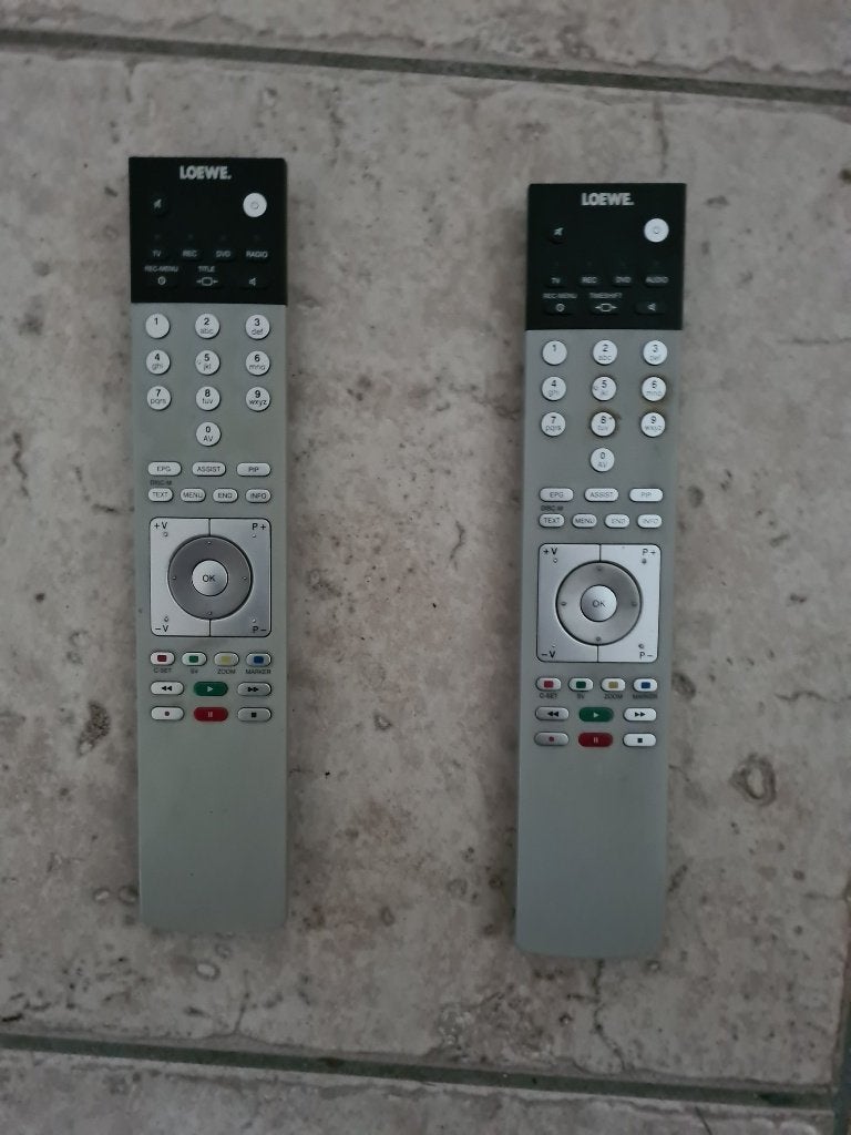 2 télécommandes Loewe Assist 2 d'origine, TV, Hi-fi & Vidéo, Télécommandes, Enlèvement ou Envoi, Utilisé, Originale