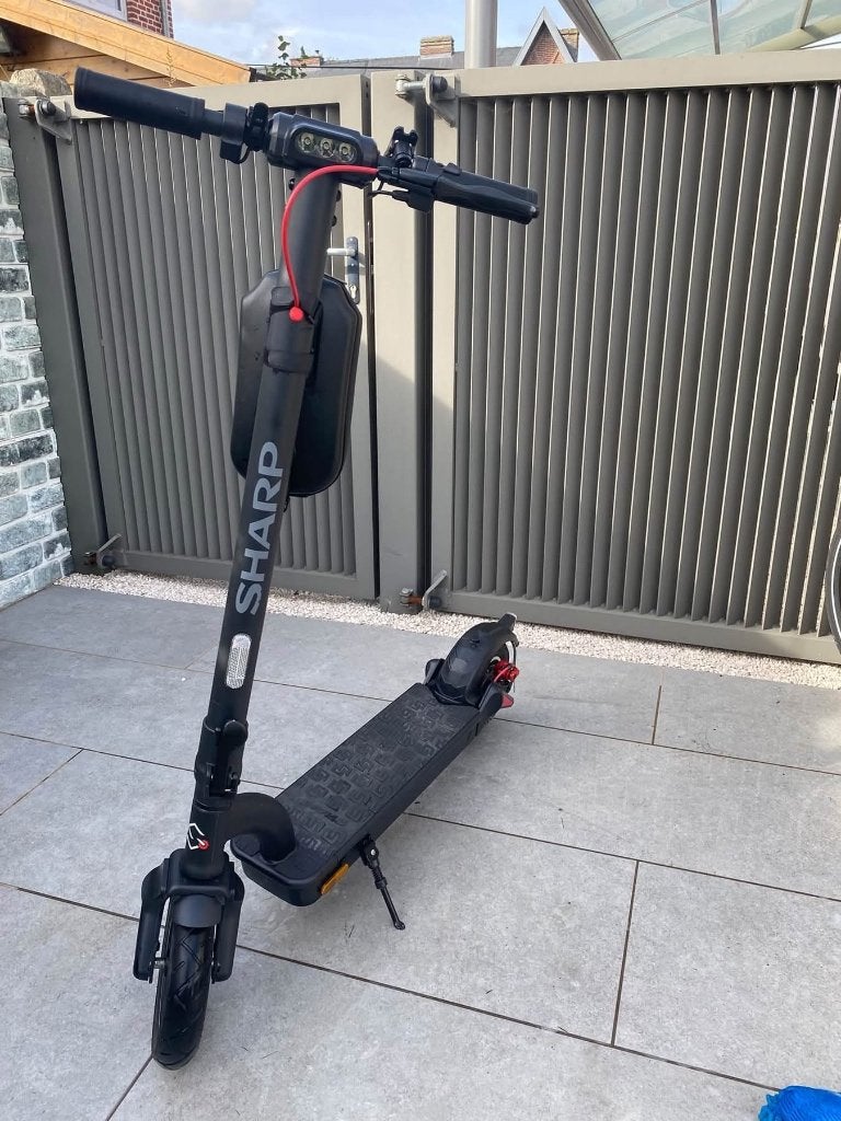 Elektrische step, Fietsen en Brommers, Ophalen, Gebruikt, Elektrische step (E-scooter), Sharp KS2AEU-B-e-scooter