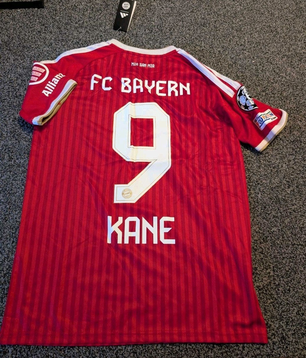 maillot du football fc bayern munchen, Envoi, Maillot