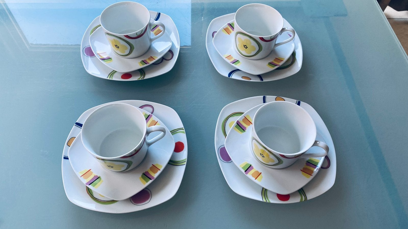 Koffiesetjes, Ophalen
