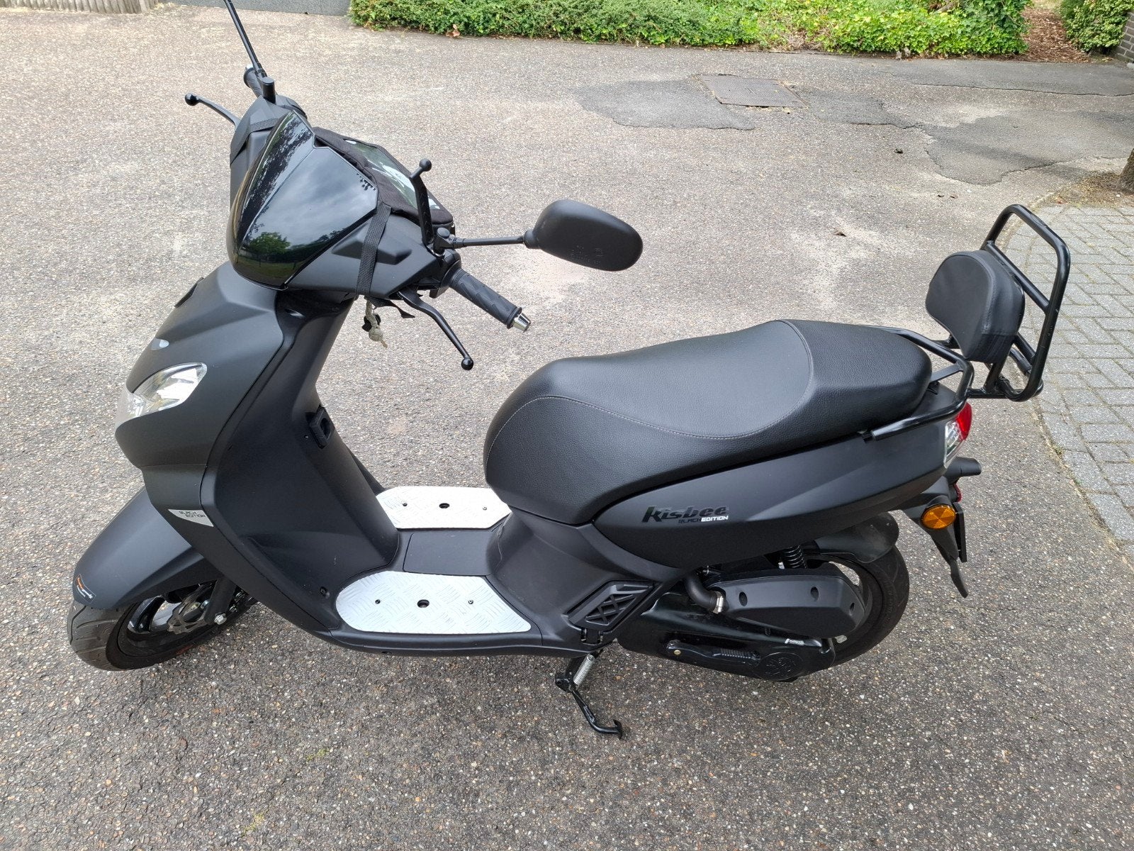 scooter Peugeot krisbee Black Edition, Ophalen, Zo goed als nieuw, Benzine, Peugeot