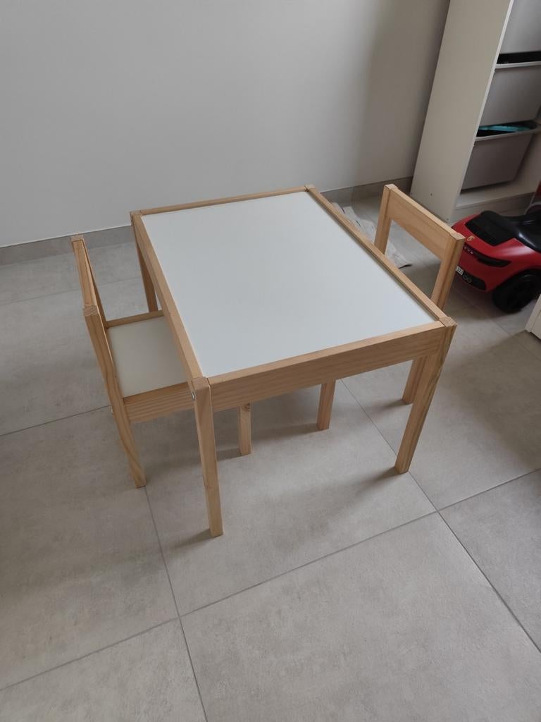 Ikea kindertafel met 2 stoelen, Kinderen en Baby's, Ophalen, Stoel(en)