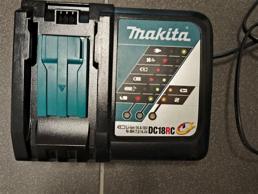 Makita 18V snellader, Ophalen of Verzenden, Zo goed als nieuw, Makita