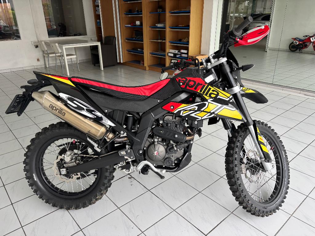 Aprilia RX 125 Enduro 2023 4600 km.  Mag met rijbewijs B!, Entreprise, Occasion, Jusqu'à 11 kW, Permis Moto A1 minimum