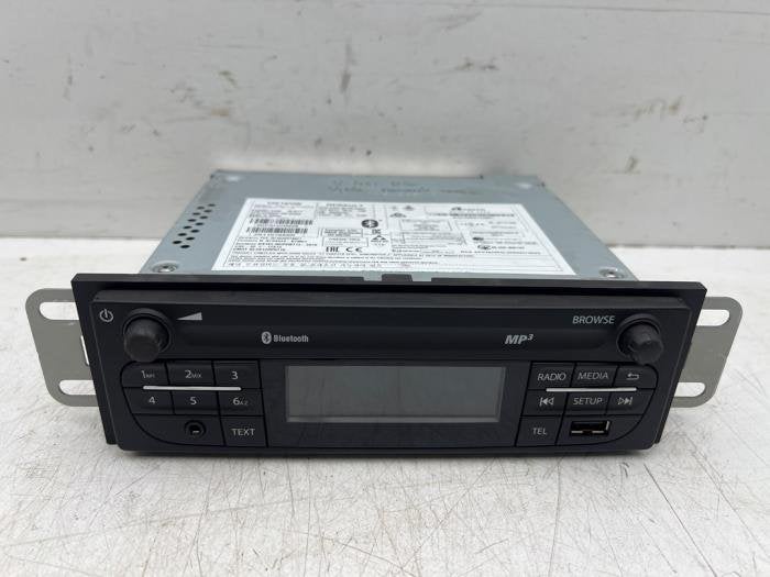 Radio van een Renault Trafic, Gebruikt, -, Renault, -