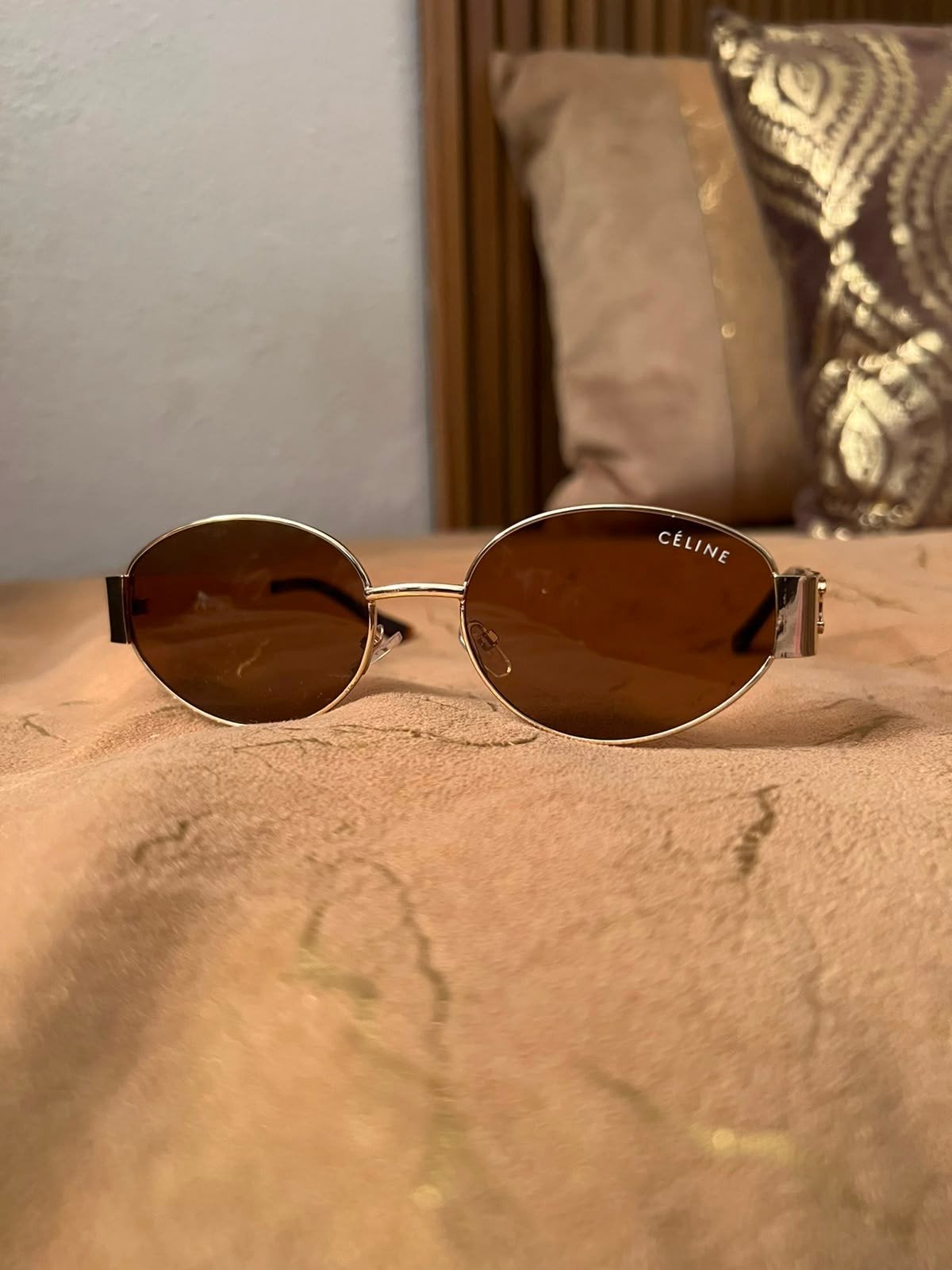 Nouvelles lunettes de soleil pour femmes, Enlèvement