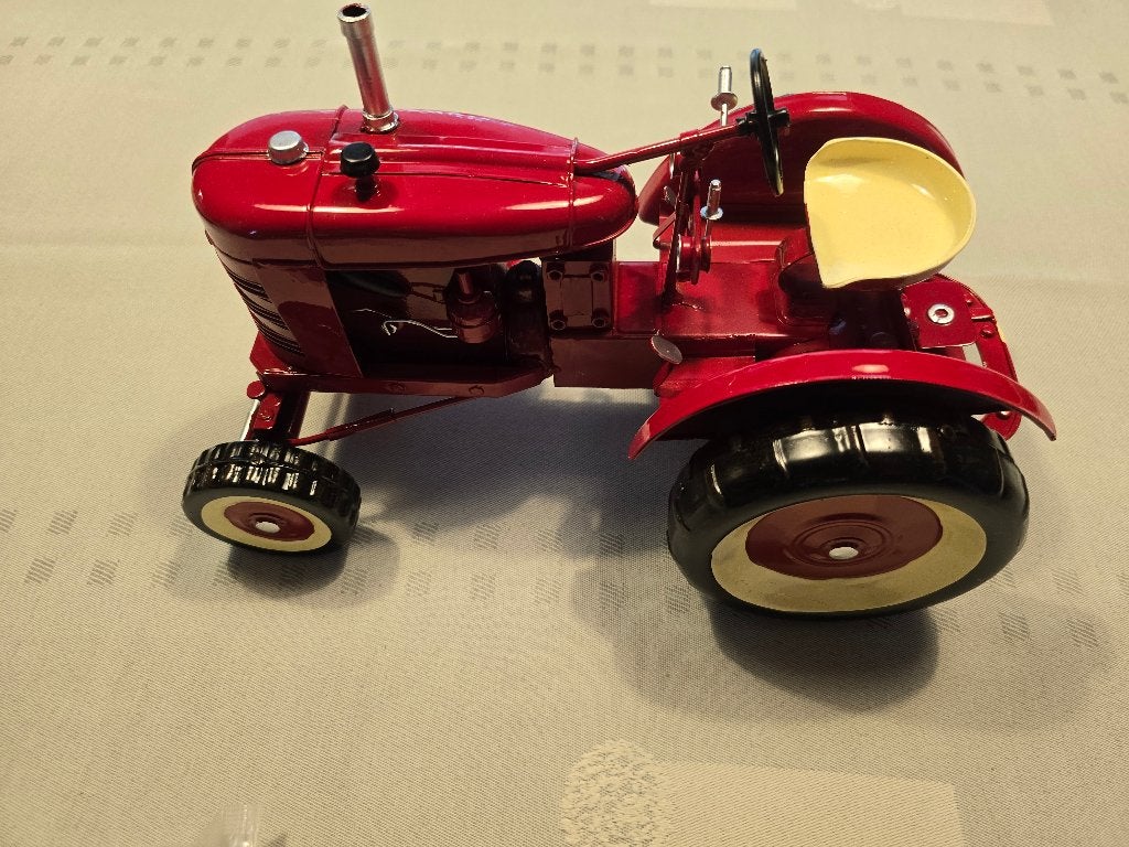Tractor rood, Verzamelen, Overige Verzamelen, Ophalen of Verzenden, Nieuw