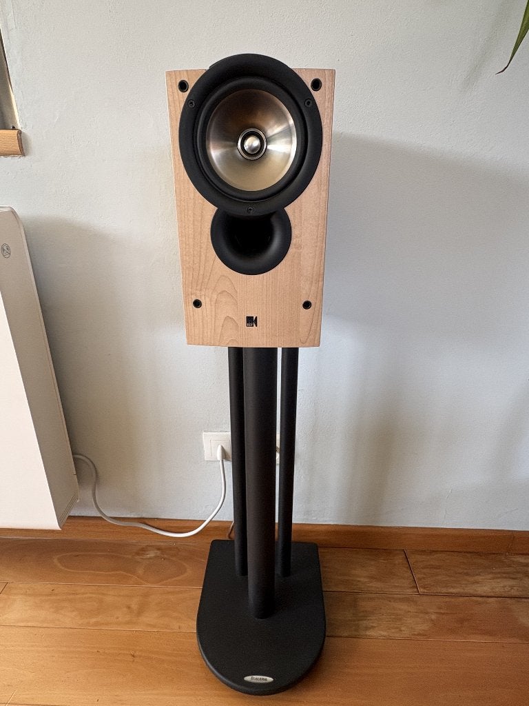 KEF iQ1 speakers op Atacama luidsprekerstands ( 2 stuks ), Audio, Tv en Foto, Luidsprekerboxen, Ophalen, Vloerstaande luidspreker