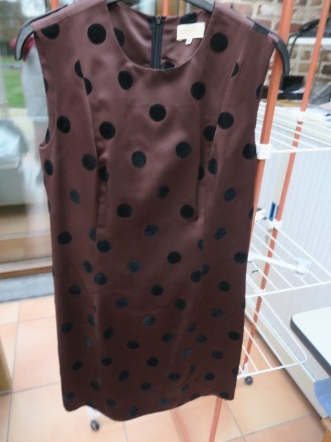 Kleedje bruin zwarte bollen Paule Ka mt 40, Kleding | Dames, Jurken, Maat 38/40 (M), Ophalen of Verzenden, Zo goed als nieuw, Boven de knie