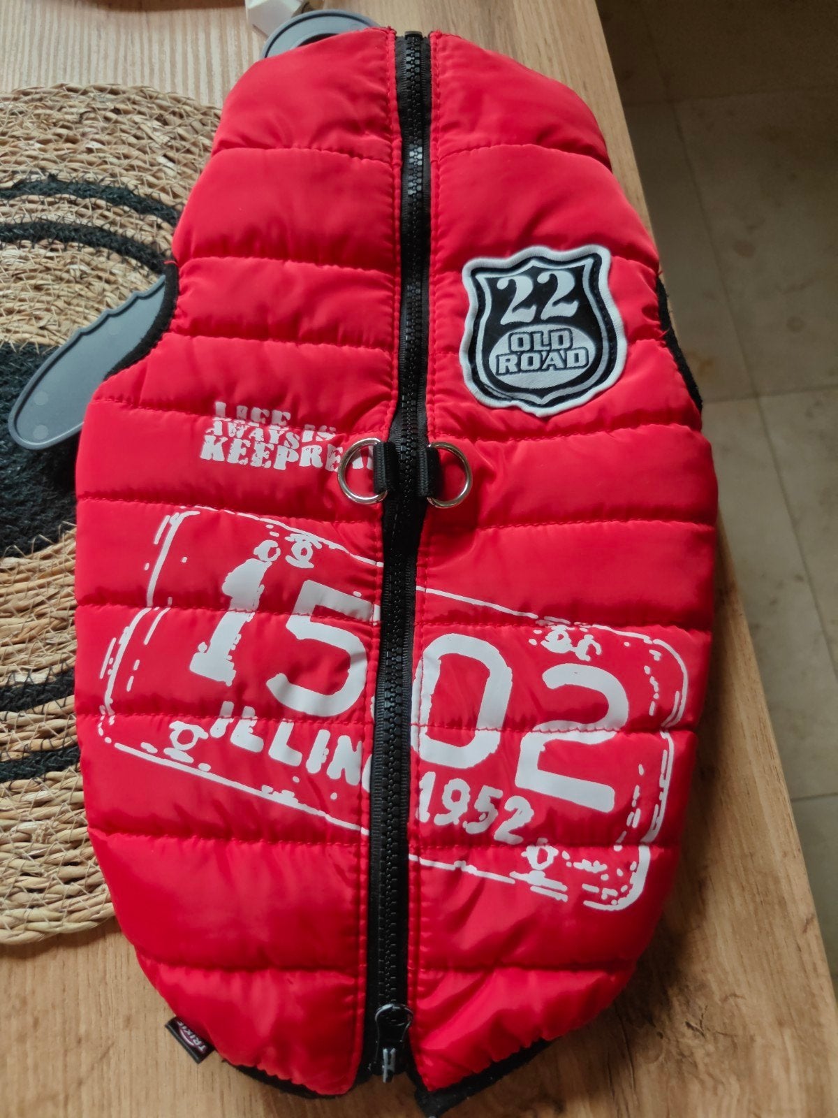 Manteau pour chien taille 36. Porté par notre chien nu, Animaux & Accessoires, Enlèvement, Manteau pour chien