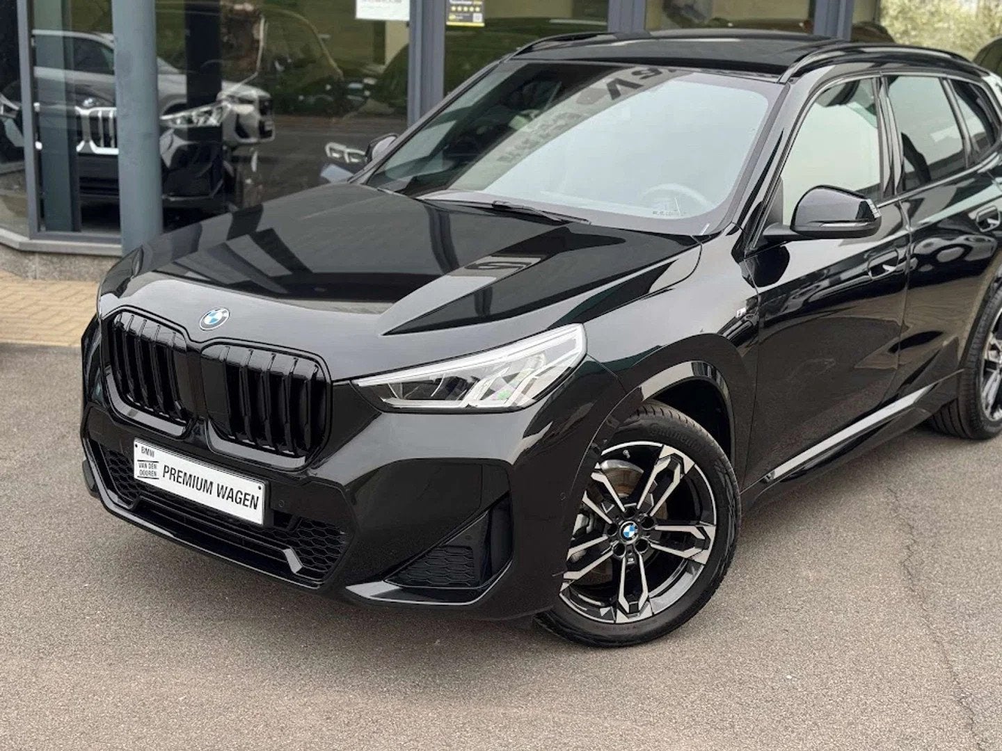 BMW X1 sDrive18i M Sport / PANODAK / TREKHAAK / DODE HOEK, Gebruikt, Zwart, 136 pk, 1 kg