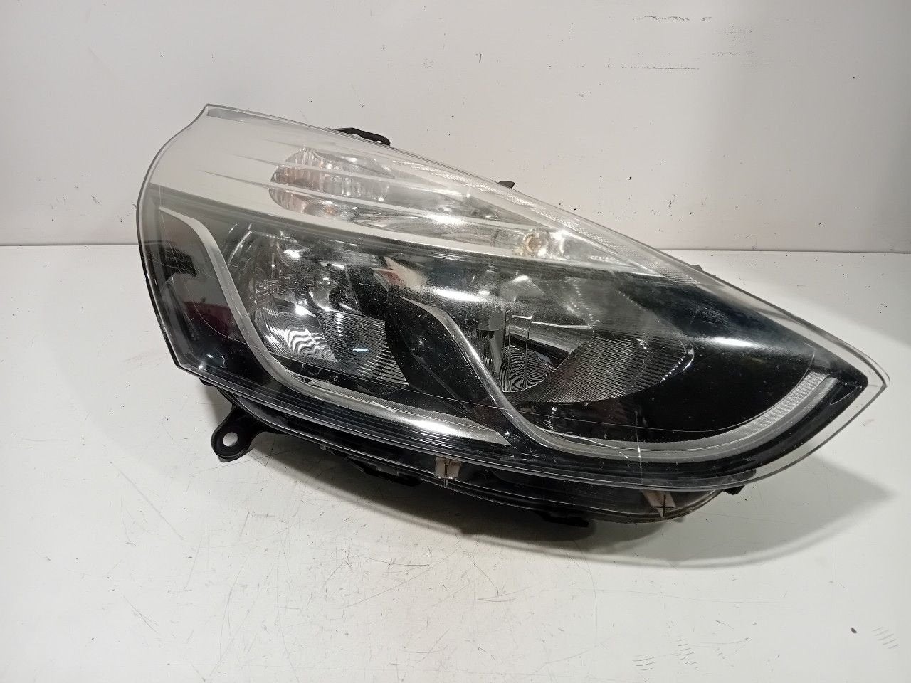 Koplamp rechts Renault Clio, Onderdelen@venauto.nl, Van der Ven Autorecycling B.V., Gebruikt, Ettenseweg 76, 4706 PB Roosendaal, The Netherlands