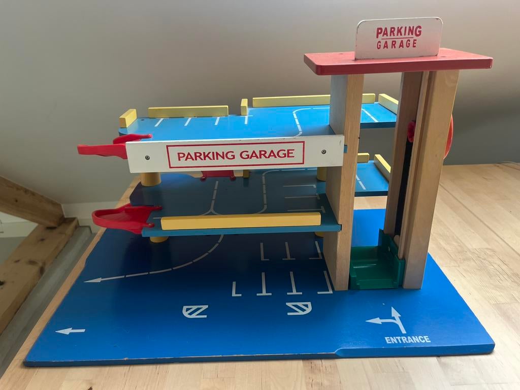 Houten speelgoed garage, Ophalen, Gebruikt