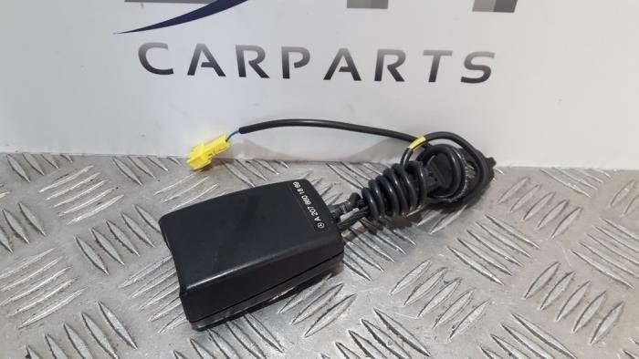 Insertion ceinture de sécurité avant droite d'un Mercedes, 3 mois de garantie, Utilisé, -, -