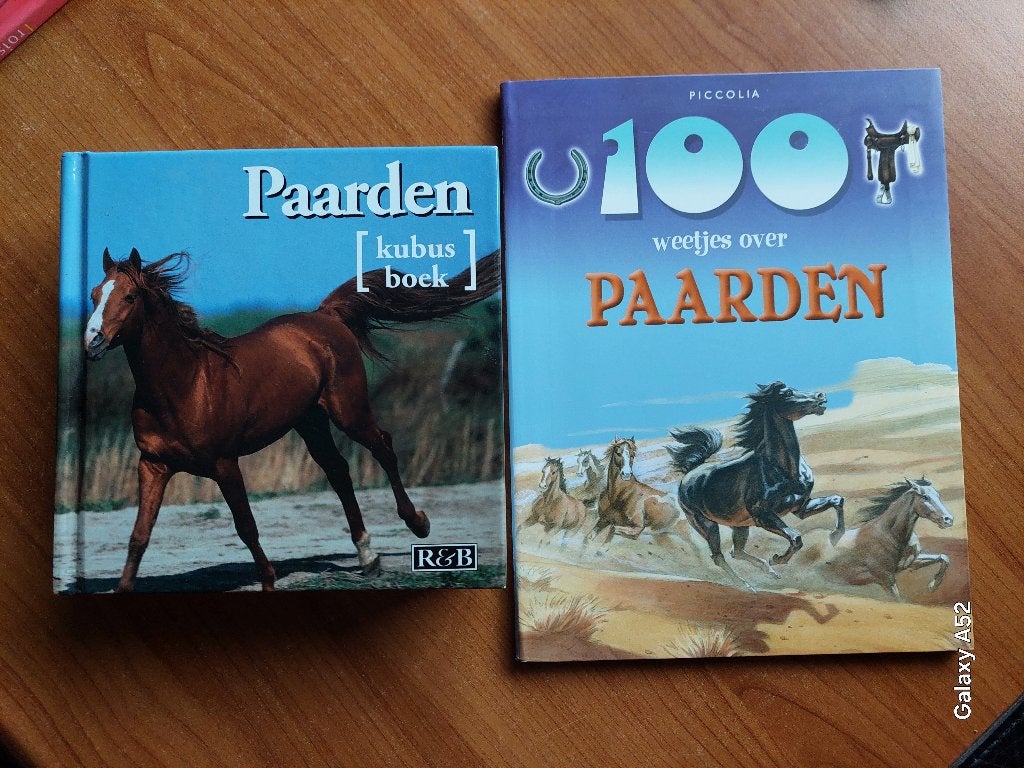 2 informatieve boeken over paarden, Livres, Animaux & Animaux domestiques, Enlèvement ou Envoi, Comme neuf, Chevaux ou Poneys