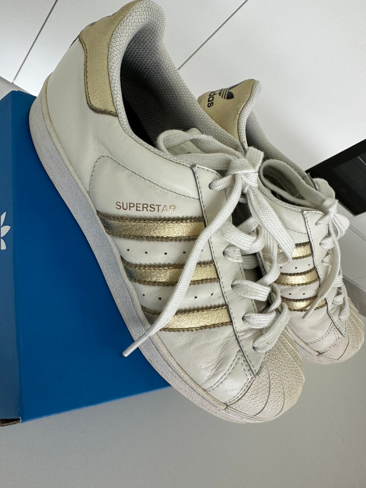Sneakers adidas superstar, Wit, Ophalen of Verzenden, Sneakers, Gedragen