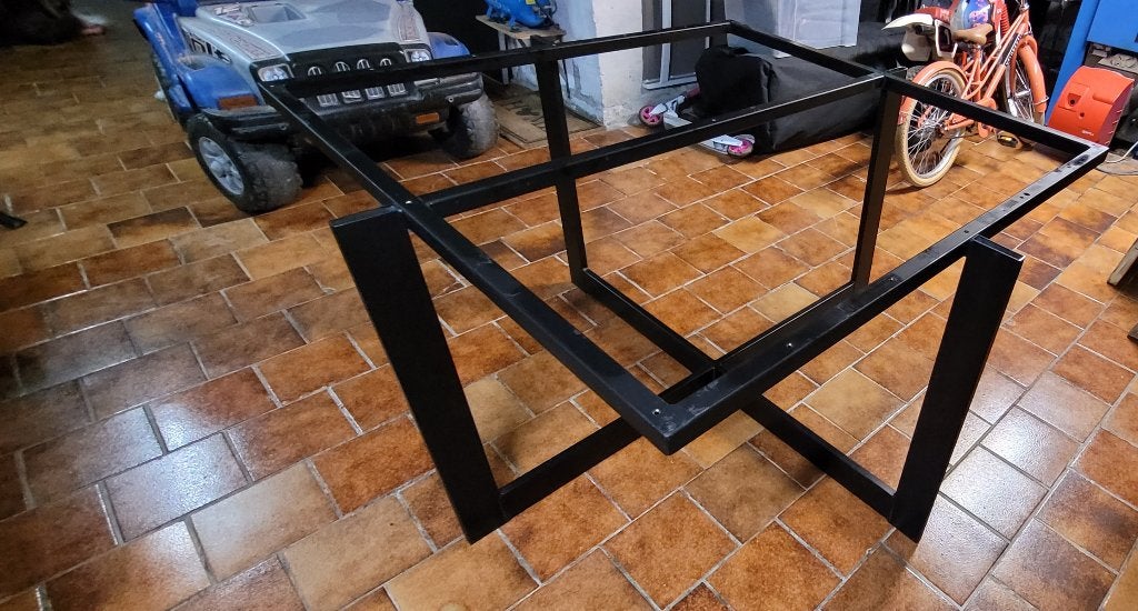 zwart gelakt metalen onderstel in prima staat !voor tafel, Enlèvement, Comme neuf, Carré, Métal