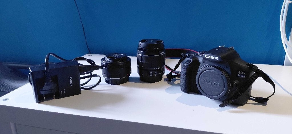 Canon eos 2000D + 50mm f1.8 EF STM lens, Ophalen, Spiegelreflex, Canon, Zo goed als nieuw