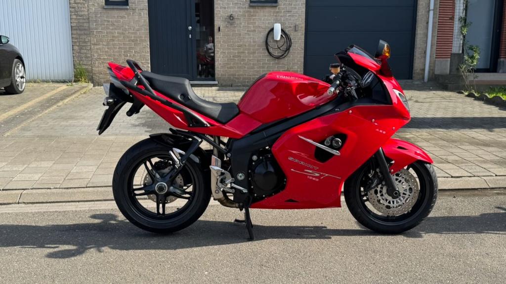 Triumph Sprint ST 1050 - showroomstaat, Motoren, Motoren | Triumph, Particulier, meer dan 35 kW, 3 cilinders, Motorrijbewijs A