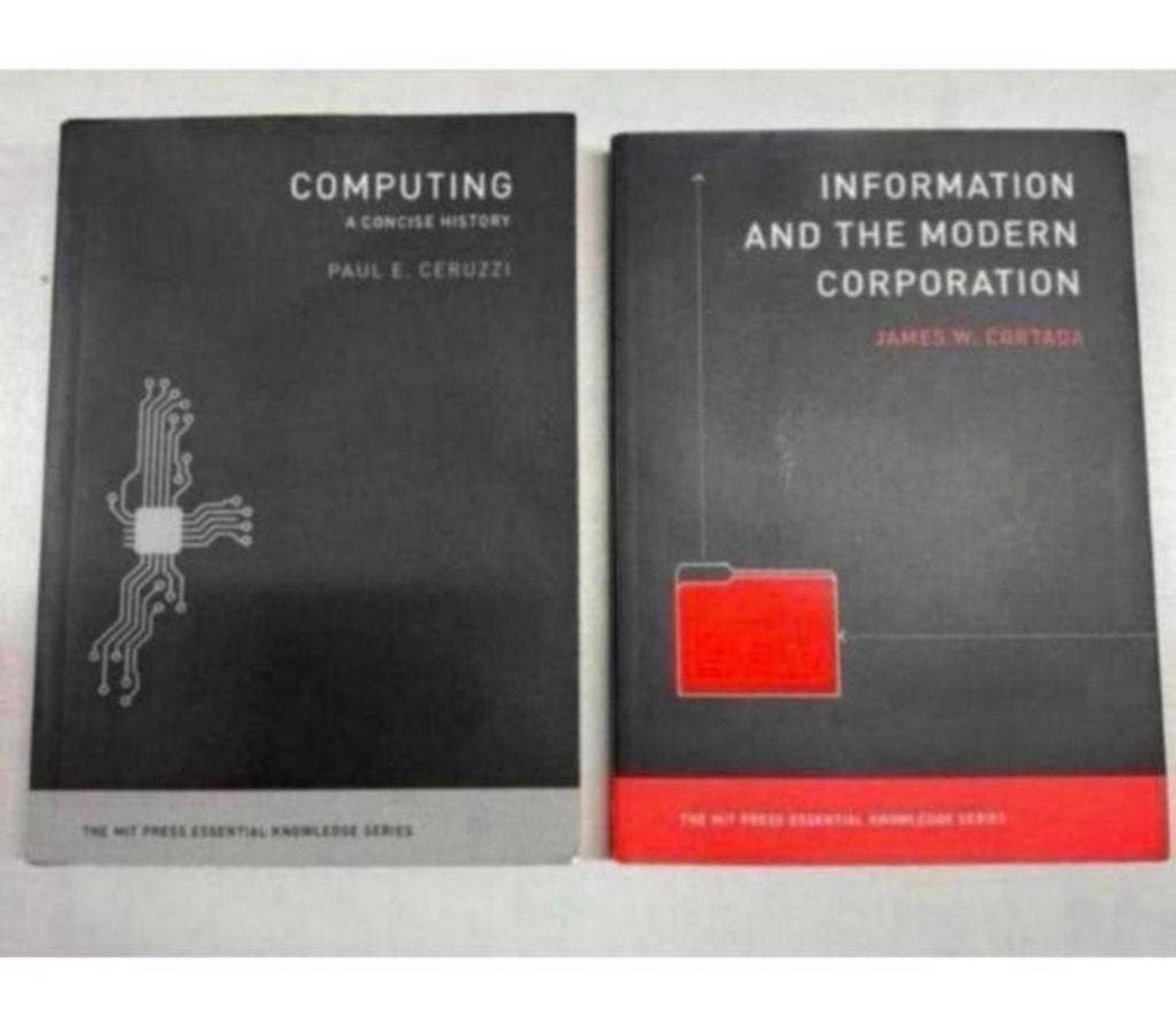 2x boek Computing concise, Information modern corporation, Ophalen of Verzenden