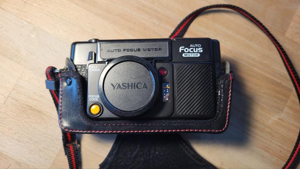 Yashica analoge camera Focus, Ophalen
