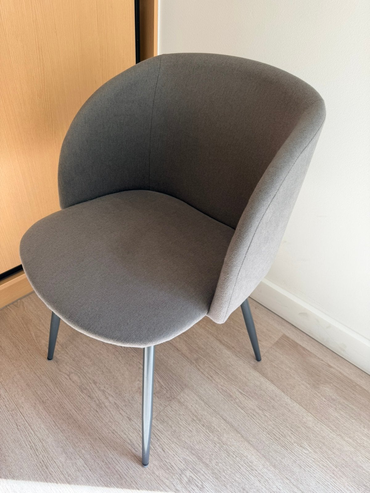 4 chaises de salle à manger, Gris, Comme neuf, Enlèvement, Quatre
