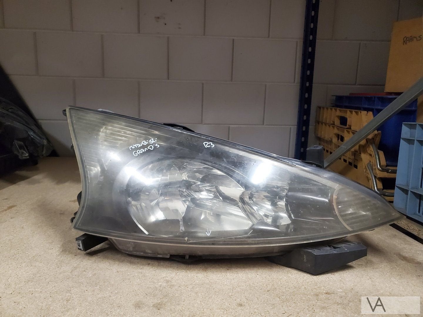 Mitsubishi Grandis 2004 -2010 koplamp rechts klein gaatje, -, Utilisé, Mitsubishi, -