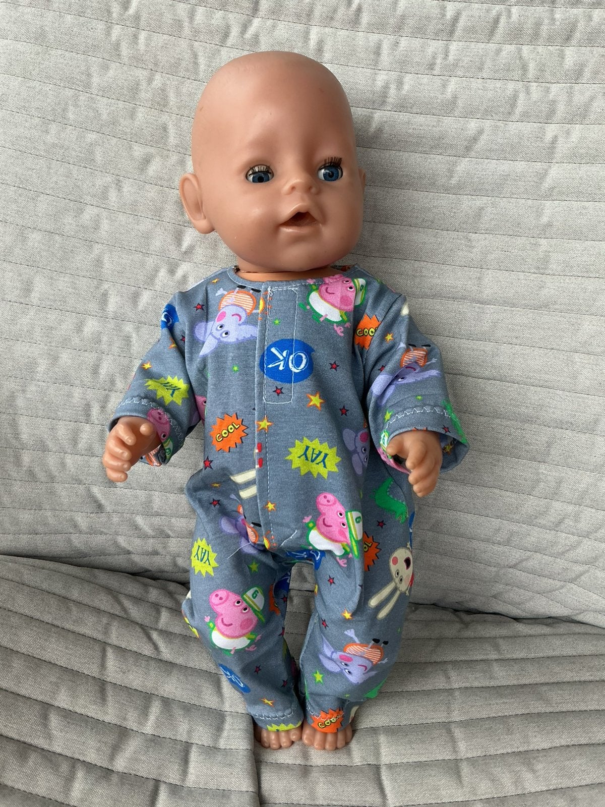 145. Babyborn: Nieuw grijs speelpakje met Peppa Pig, Ophalen of Verzenden, Zo goed als nieuw