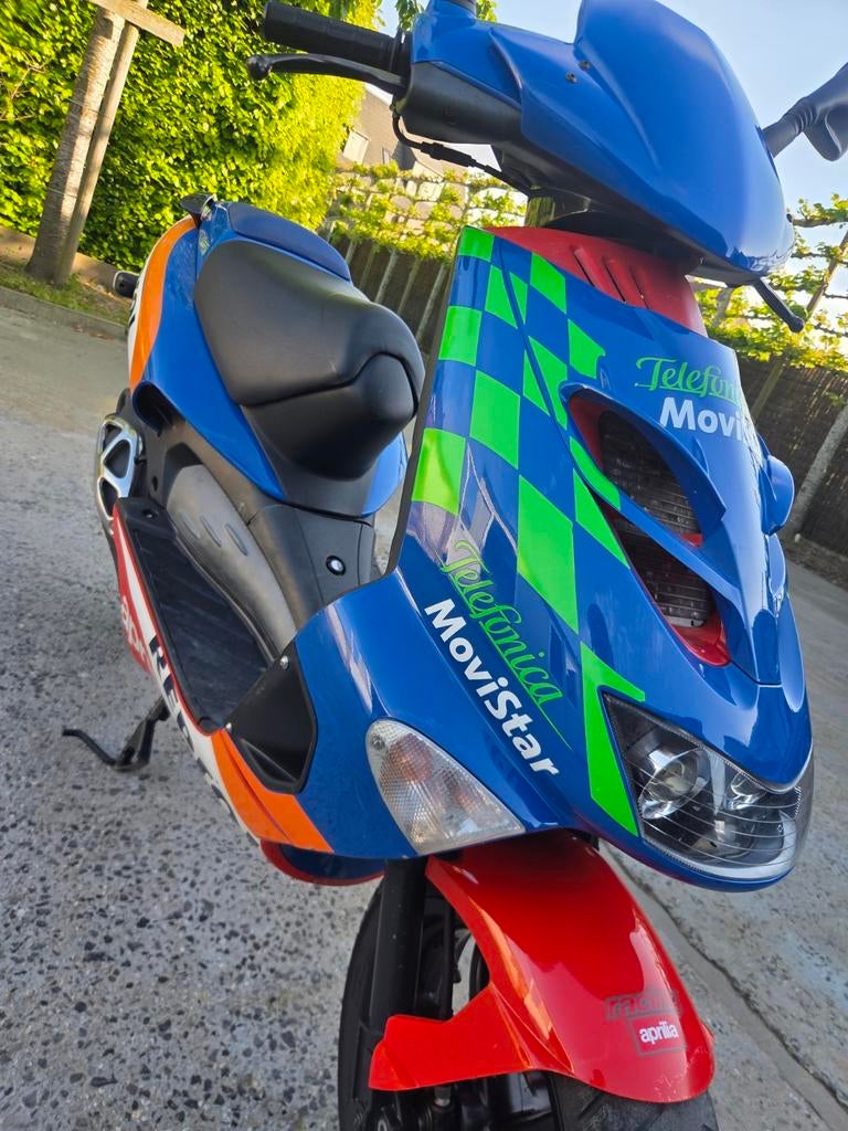 Aprilia sr 50 Ditech 14000km bj. 2004, Fietsen en Brommers, Scooters | Peugeot, Ophalen