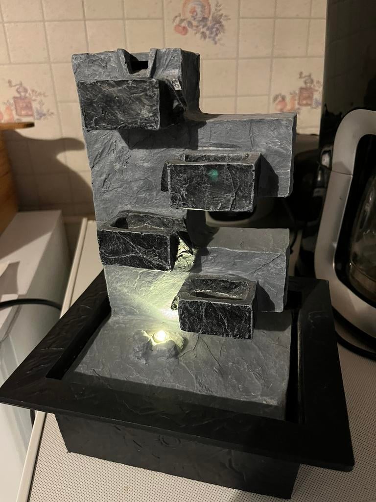 Une fontaine, Enlèvement, Comme neuf