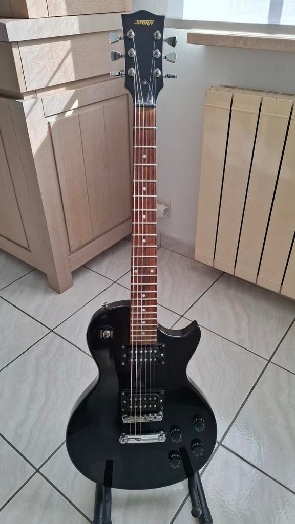 Guitare électrique noire de type Les Paul, Enlèvement