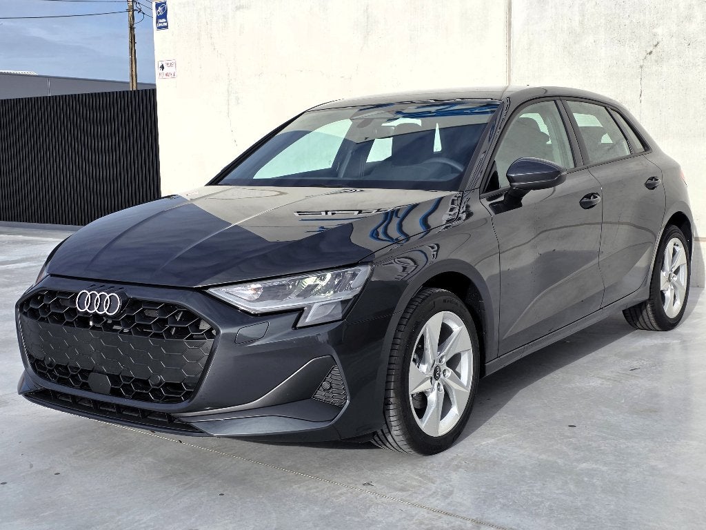 Audi A3 Sportback 30 TFSI - NIEUW 0KM 2026 - 1.5 Benzine, Auto's, Stof, Verwarmde buitenspiegels, Bedrijf, Zilver of Grijs